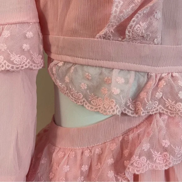 Pink V-neckline lace ruffle crisscross back cutout long sleeve mini dress - Picture 6 of 10